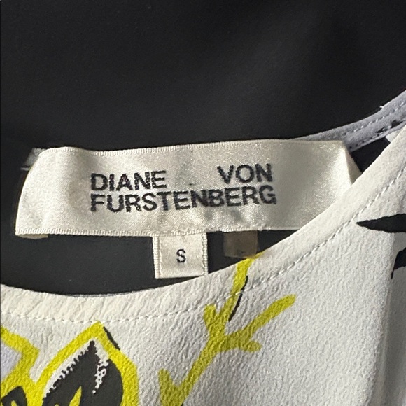 DIANE VON FURSTENBERG Silk Floral Sleeveless Top in Yellow/Black/White Size S - Picture 5 of 6